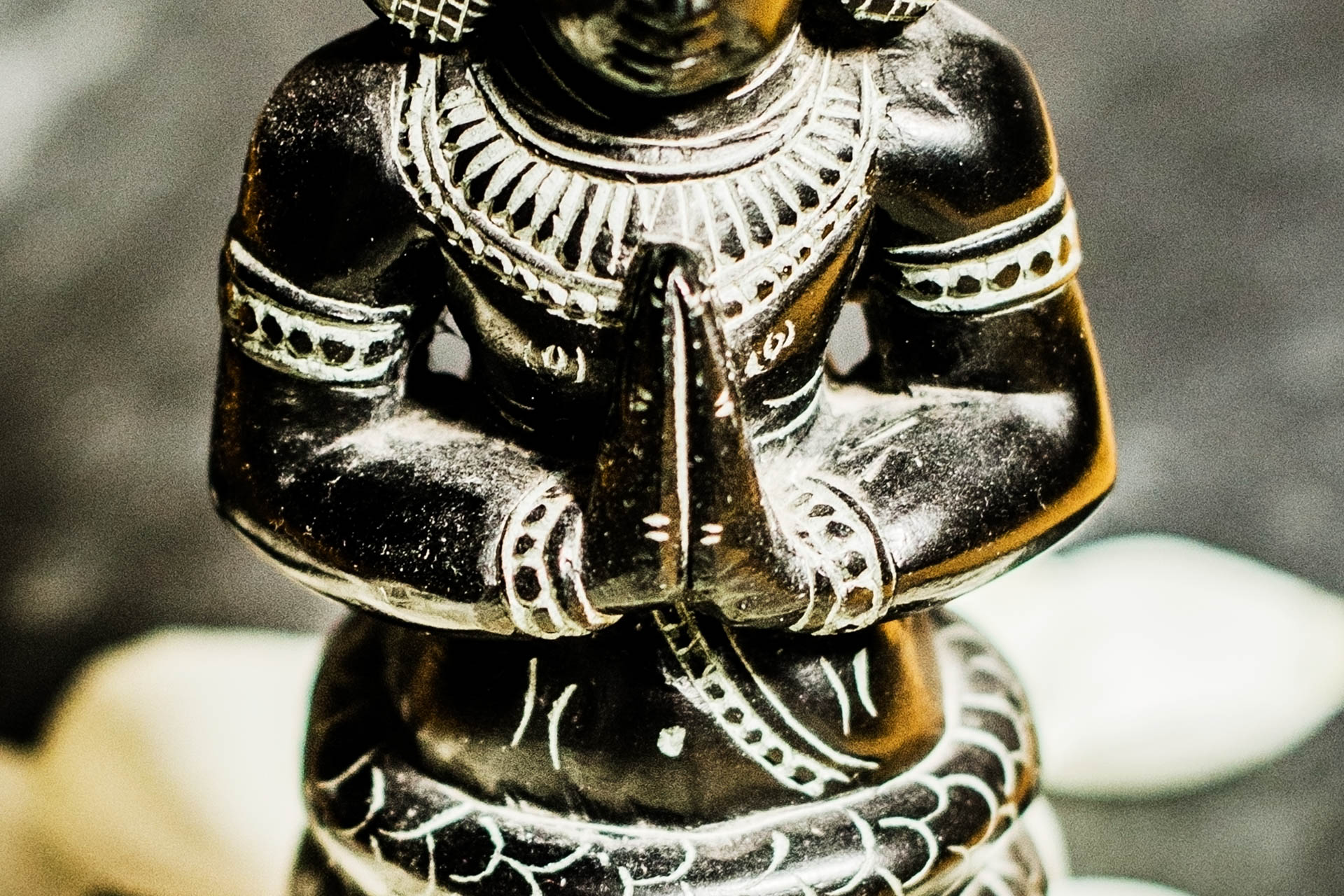 Patanjali Statue in schwarz und weiß